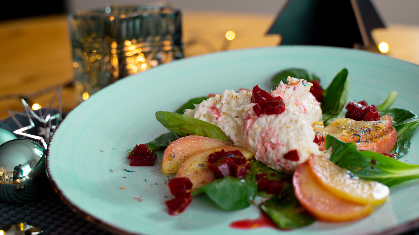 Räucherbarsch-Mousse an karamellisierten Äpfeln und Feldsalat