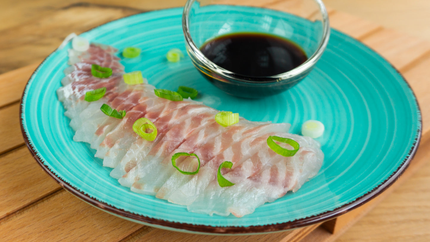 Sashimi vom Wolfsbarsch mit Frühlingszwiebeln