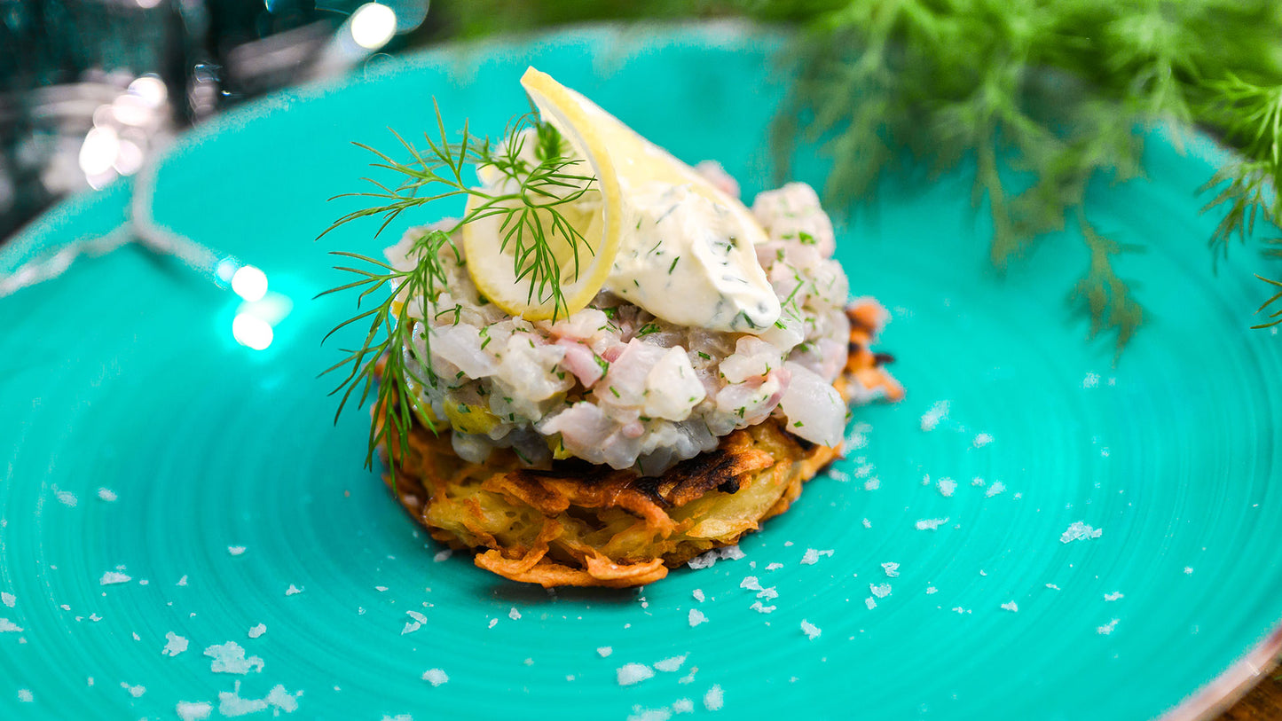 Tartar vom Wolfsbarsch auf Reibekuchen